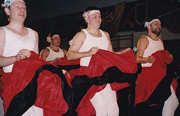 Mitternachtseinlage mit Männerballett 1998; (c) Rupert Mandl