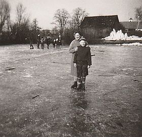 1958: Eislaufen am Eisteich in Hobersdorf